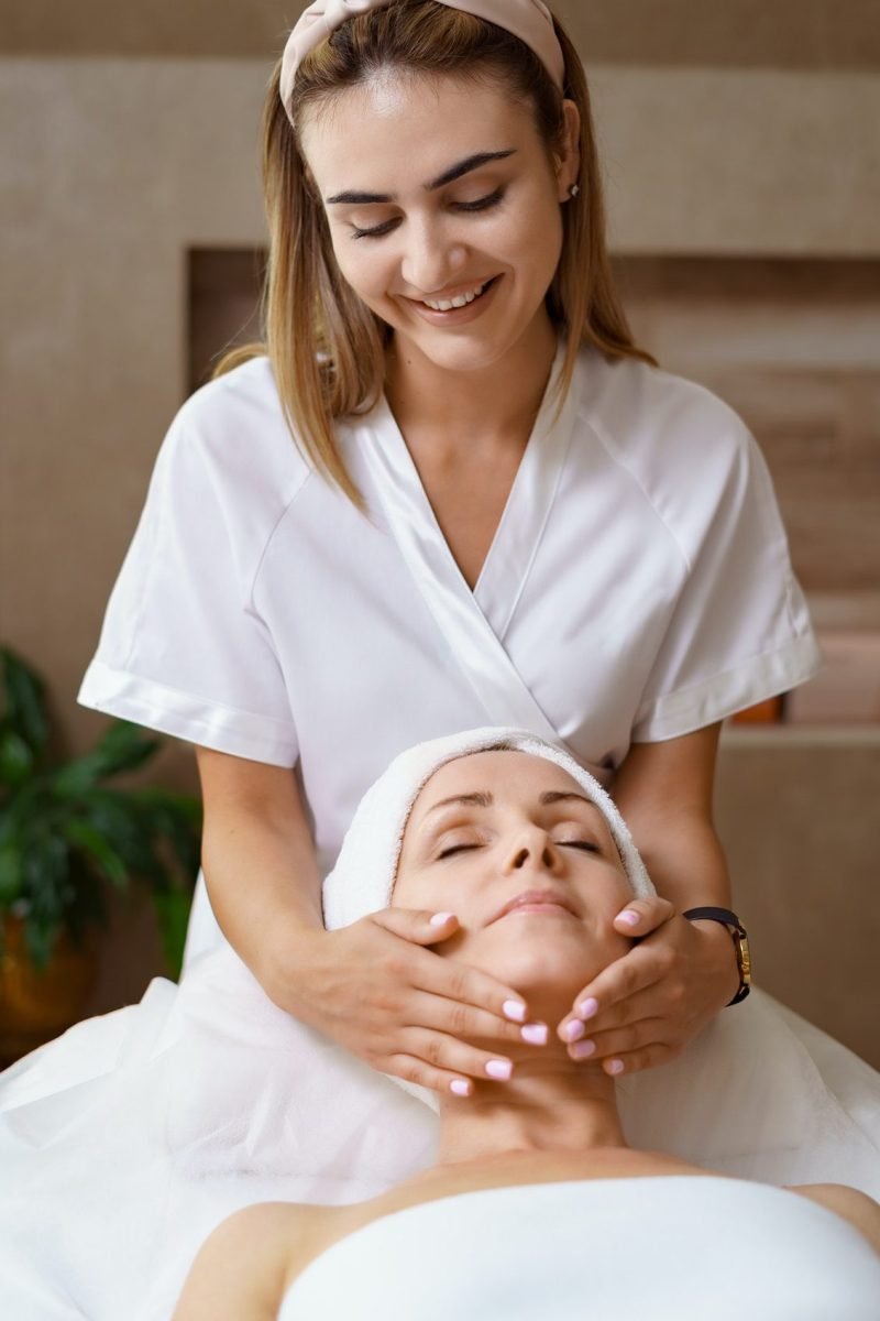 facial-massage-beauty-treatment-2-e1654008498372.jpg facial-massage-beauty-treatment-2-e1654008498372.jpg